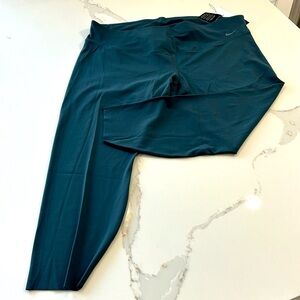NWT Nike Zenvy Leggings